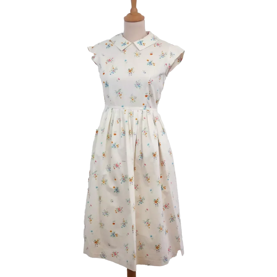 robe blanche mi-longue à fleurs friperie vintage